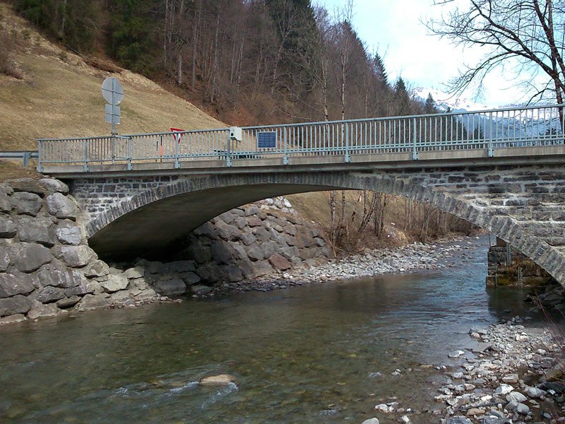 water discharge sensor pada jembatan