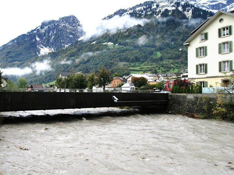 water flow sensor di sungai pegunungan